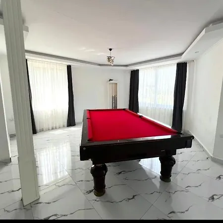 Elegant Private With Garden & Pool