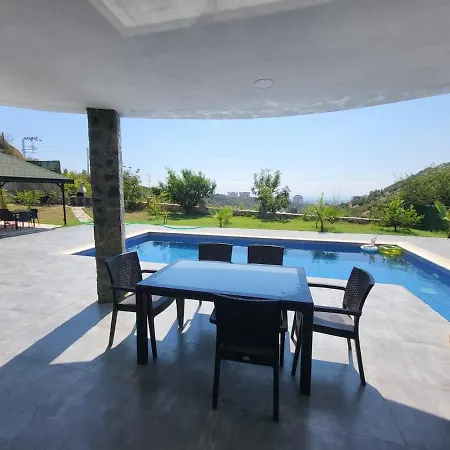 Elegant Private With Garden & Pool