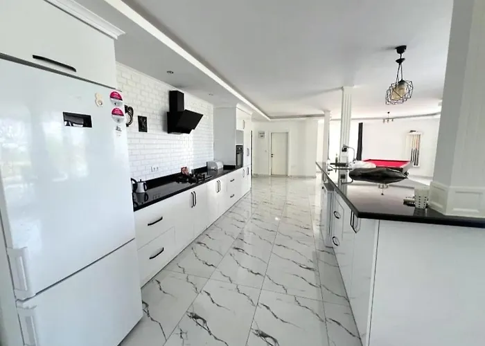 Elegant Private With Garden & Pool Villa *