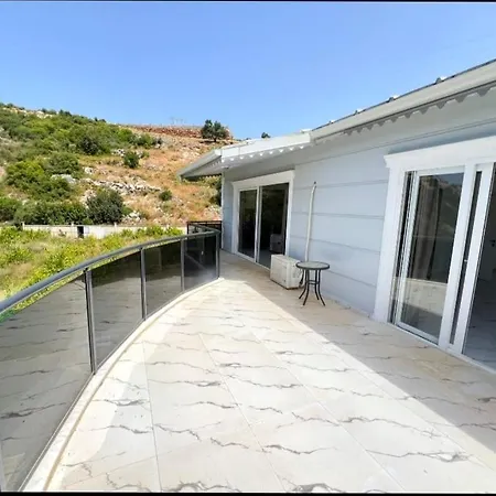 Elegant Private With Garden & Pool Willa
