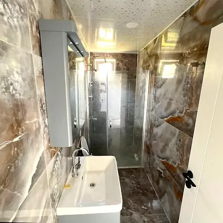 Elegant Private With Garden & Pool Вилла *