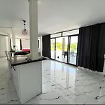 Elegant Private With Garden & Pool Villa Alanya
