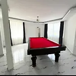 Elegant Private With Garden & Pool