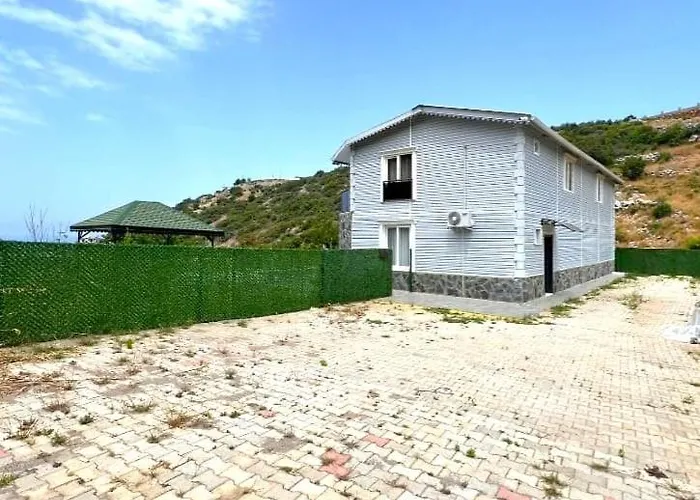 Elegant Private With Garden & Pool Villa